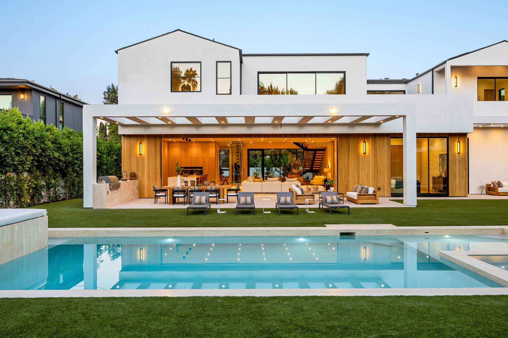 modern-luxury-home-with-pool-at-dusk-2026-03-18-09-51-45-utc